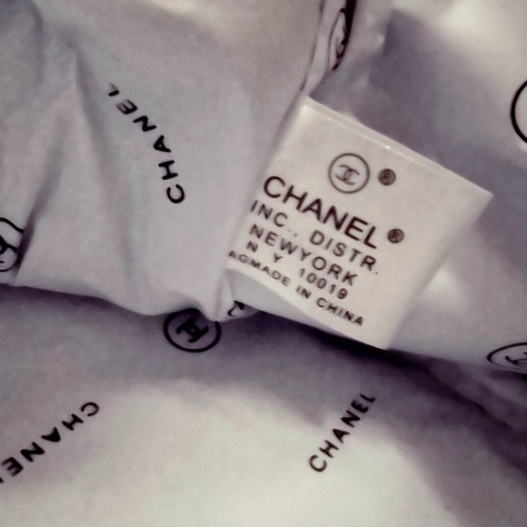 CHANEL Bucket Drawstring Shoulder Bag (Small Size) - Picture 6 of 6